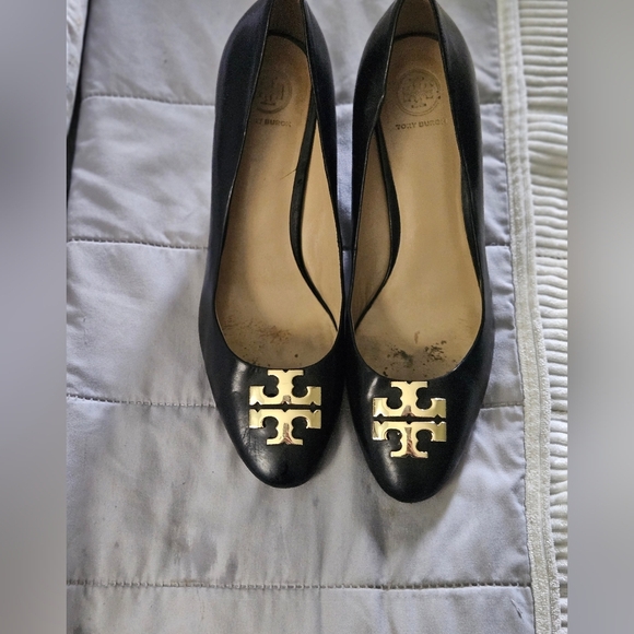 Tory Burch Black Wedge Heels with Signature Gold Logo Size 9.5 - Picture 2 of 8